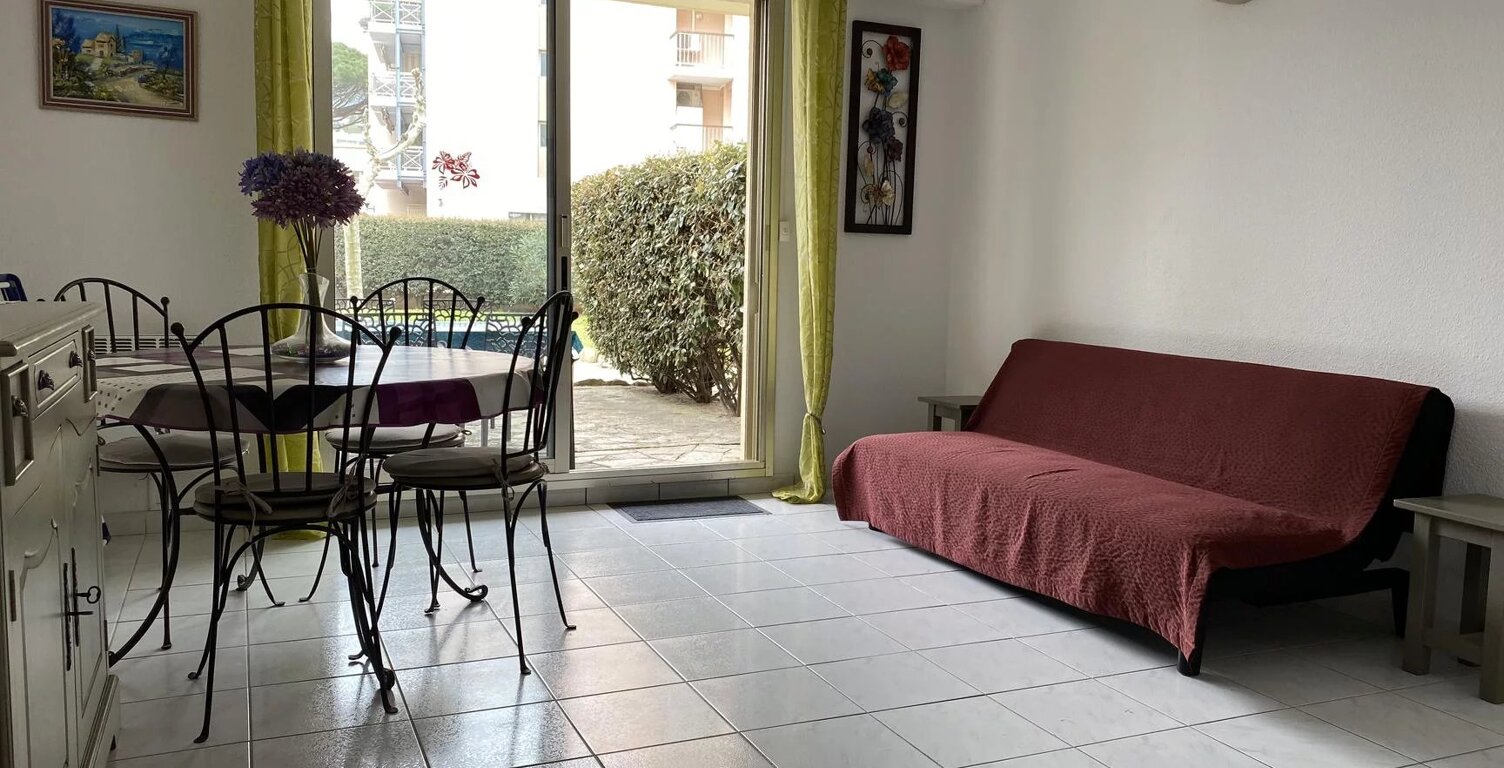 SOUS OFFRE - LE LAVANDOU STUDIO  A 20 METRES DE LA — photo 1