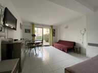 SOUS OFFRE - LE LAVANDOU STUDIO  A 20 METRES DE LA — photo 2