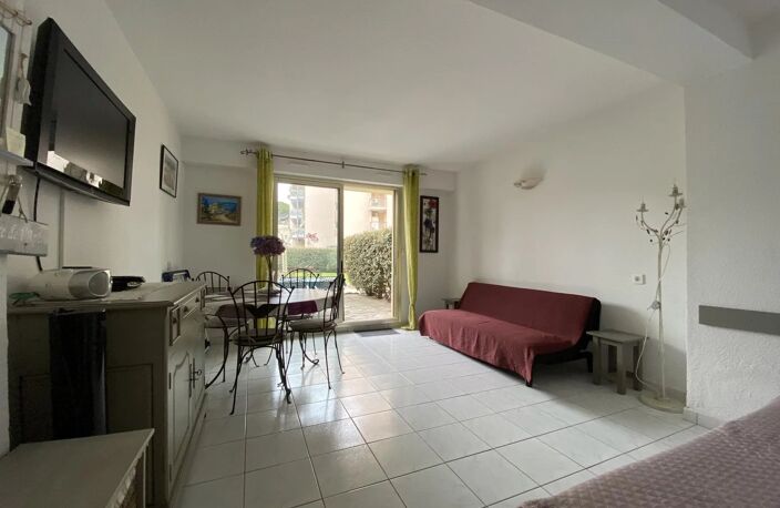 SOUS OFFRE - LE LAVANDOU STUDIO  A 20 METRES DE LA — photo 2