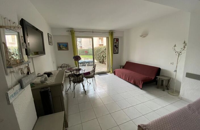 SOUS OFFRE - LE LAVANDOU STUDIO  A 20 METRES DE LA — photo 3