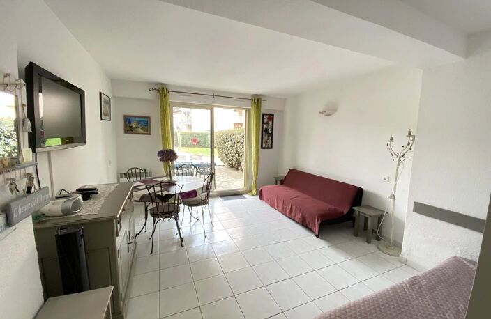 SOUS OFFRE - LE LAVANDOU STUDIO  A 20 METRES DE LA — photo 5