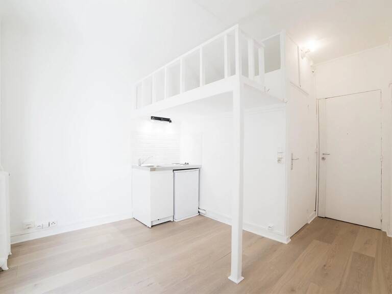 STUDIO CLAIR REFAIT A NEUF — photo 1