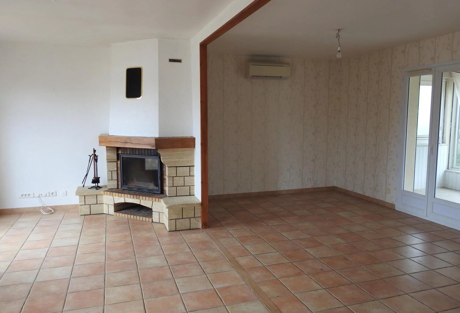 BELLE MAISON DE PLAIN-PIED PROCHE DE JONZAC — photo 1
