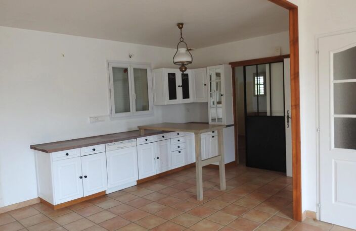 BELLE MAISON DE PLAIN-PIED PROCHE DE JONZAC — photo 2