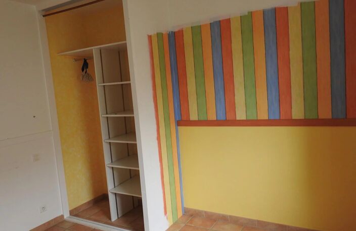 BELLE MAISON DE PLAIN-PIED PROCHE DE JONZAC — photo 3