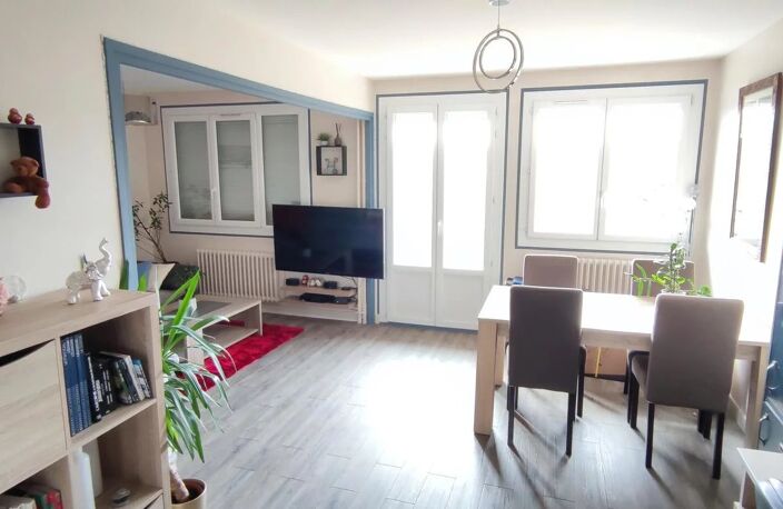 APPARTEMENT T4  + CAVE + GARAGE - Très bon état — photo 2