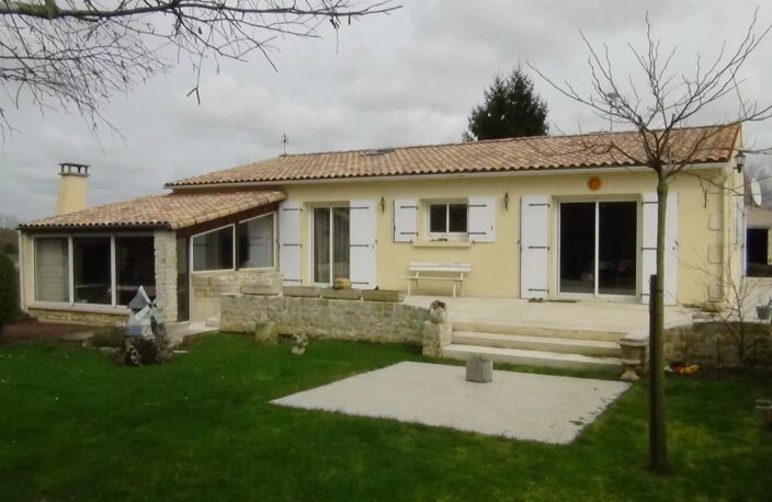 Bien vendu : Maison  Saint-Porchaire (17250) — photo 5