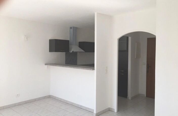 GRIMAUD - APPARTEMENT 2 PIECES - PISCINE — photo 2