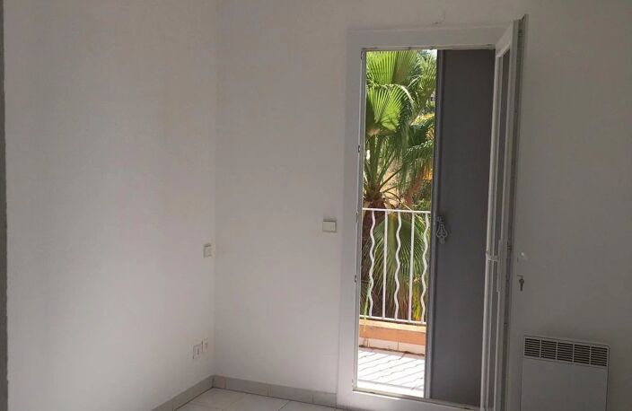 GRIMAUD - APPARTEMENT 2 PIECES - PISCINE — photo 4