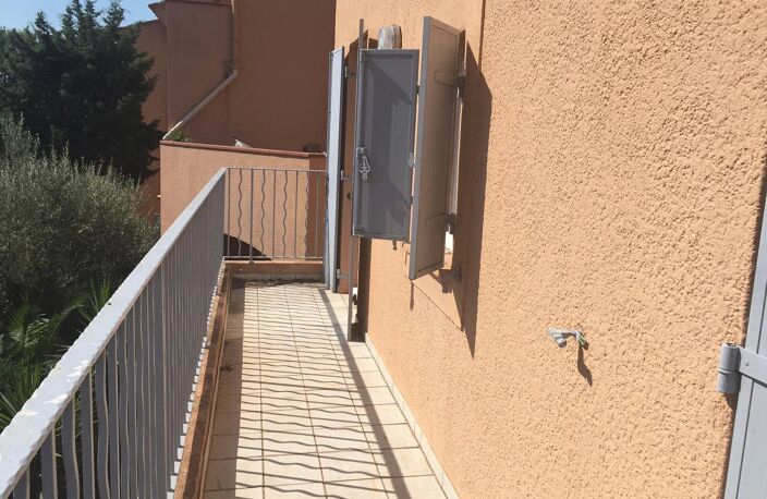 GRIMAUD - APPARTEMENT 2 PIECES - PISCINE — photo 5