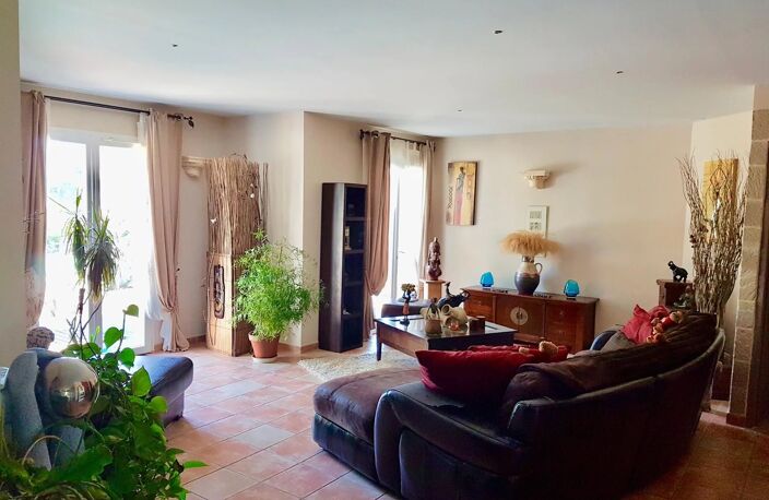 Bien vendu : Maison  Saint-Médard-de-Guizières (33230) — photo 2