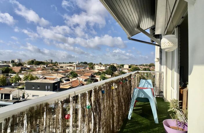 T3/4 dernier étage avec grand balcon — photo 2
