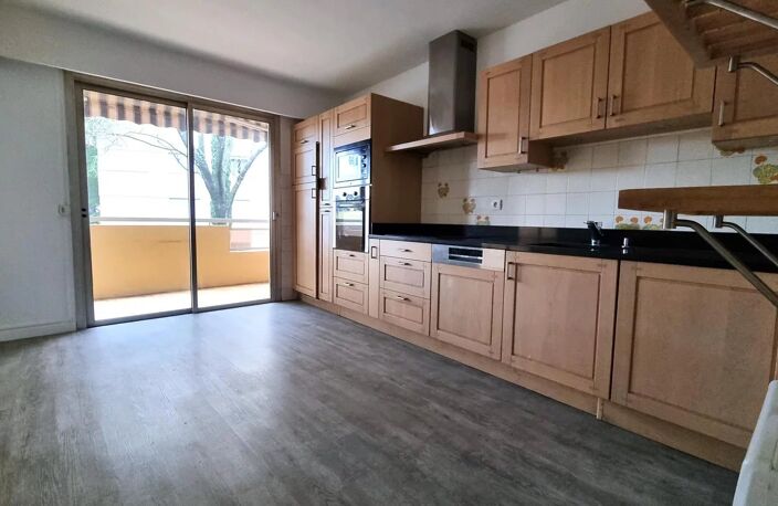APPARTEMENT T5 AVEC 4 CHAMBRES ENTIEREMENT RÉNOVÉ — photo 3