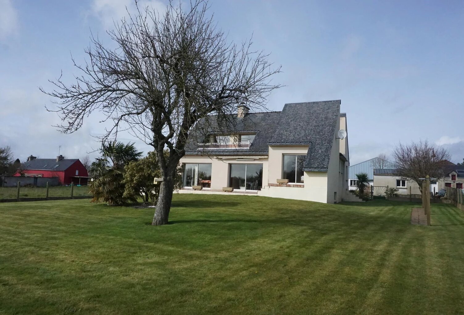 MAISON FAMILIALE D'ARCHITECTE SUR SOUS SOL — photo 1
