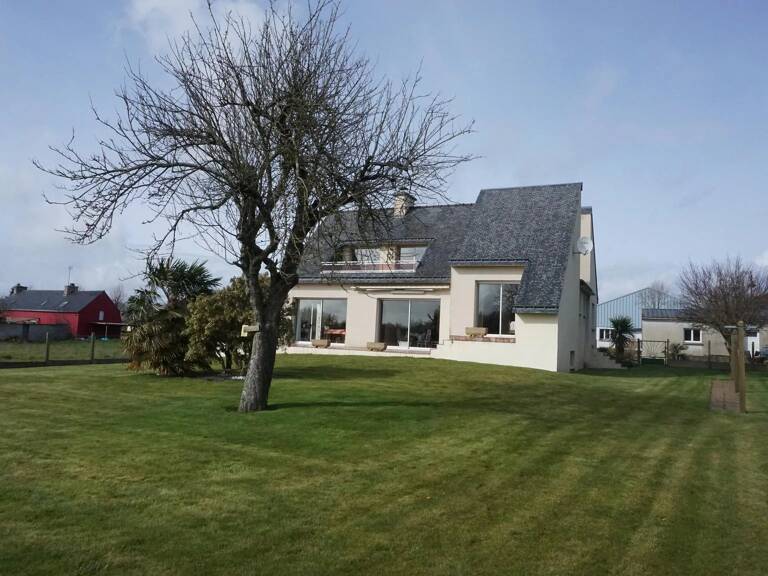 MAISON FAMILIALE D'ARCHITECTE SUR SOUS SOL — photo 1