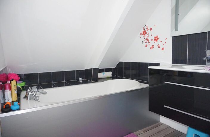 Bien vendu : Maison  Pontivy (56300) — photo 3