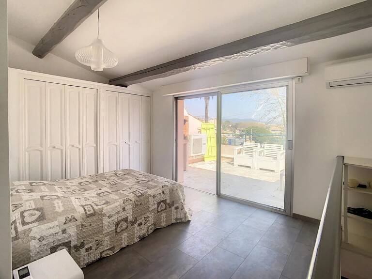 EXCLUSIF  - FREJUS-MAiSON DE VILLE — photo 1
