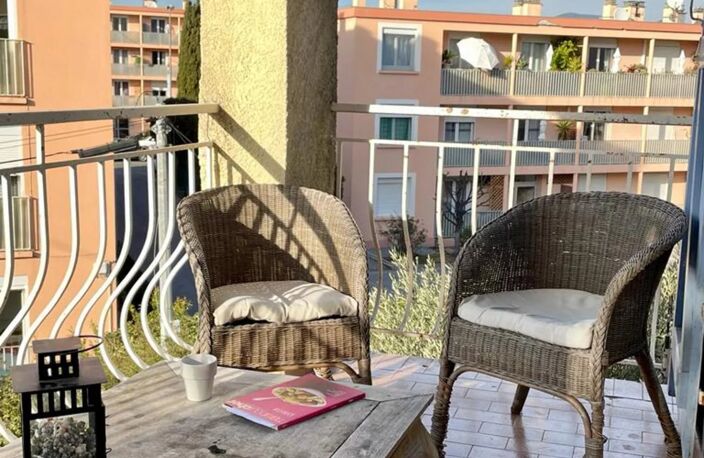 SAINT RAPHAEL - APPARTEMENT - HAUT DE VILLA 95 m² — photo 5