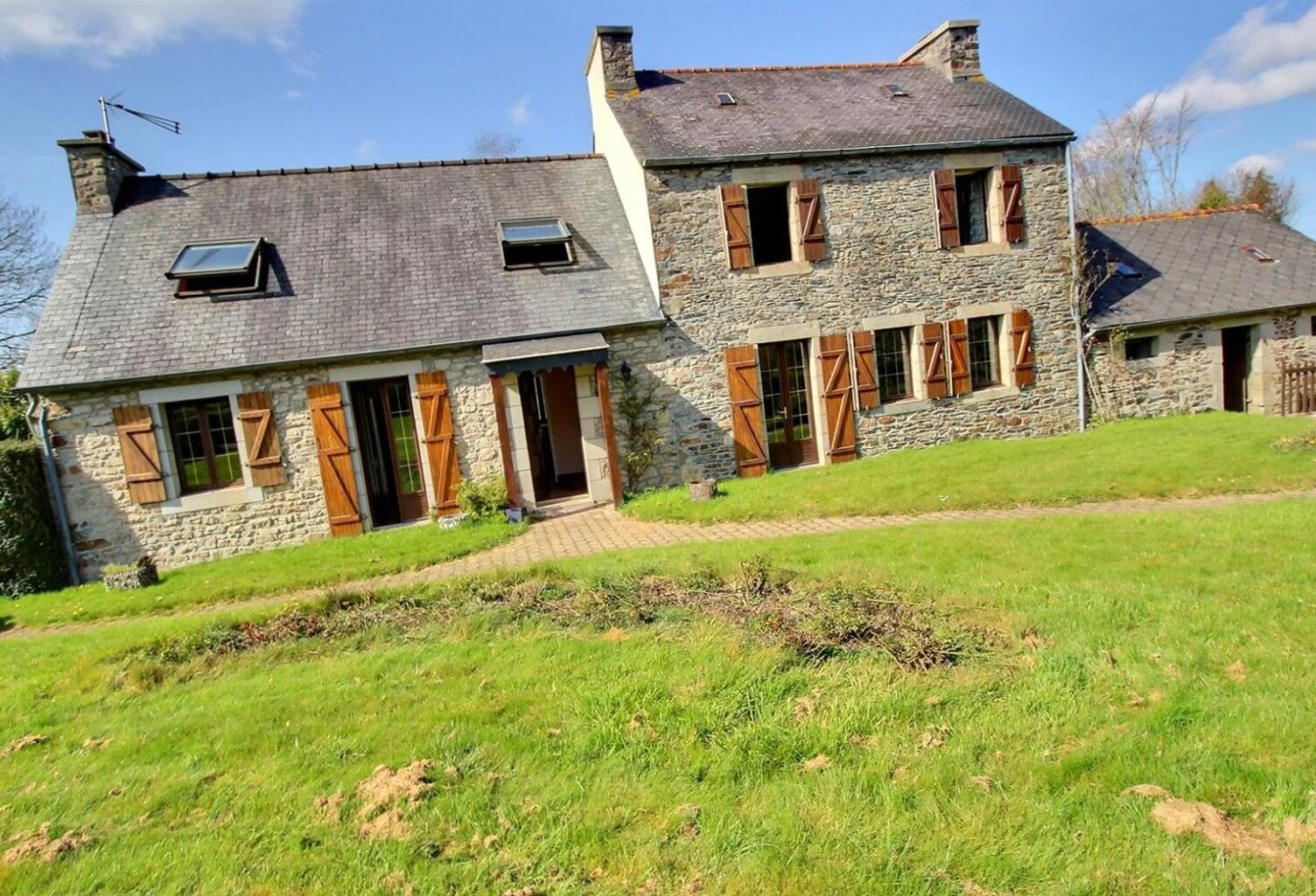 LANDERNEAU - BELLE LONGERE EN PIERRE 115 M² — photo 1