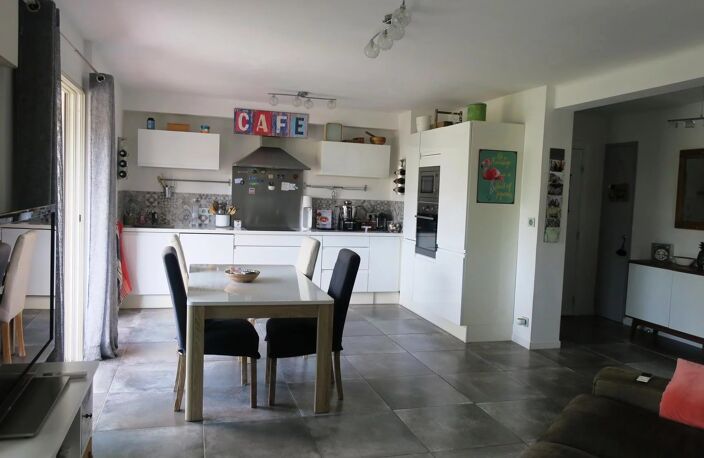 Bien vendu : Appartement  Carqueiranne (83320) — photo 2