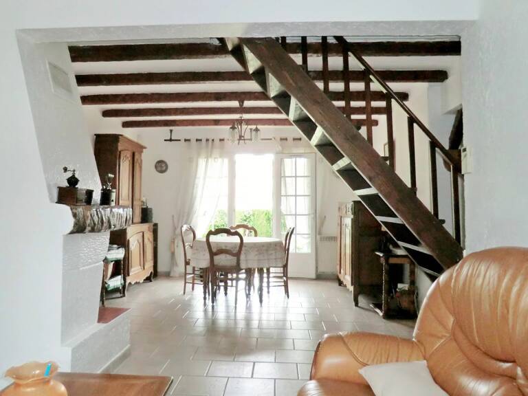 Villa avec piscine et garages, proche commodités — photo 1