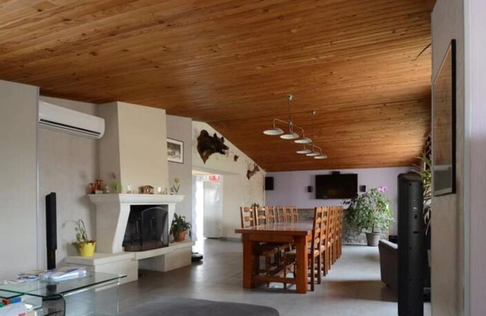 BELLE MAISON CHARENTAISE SUR TROIS NIVEAUX — photo 2