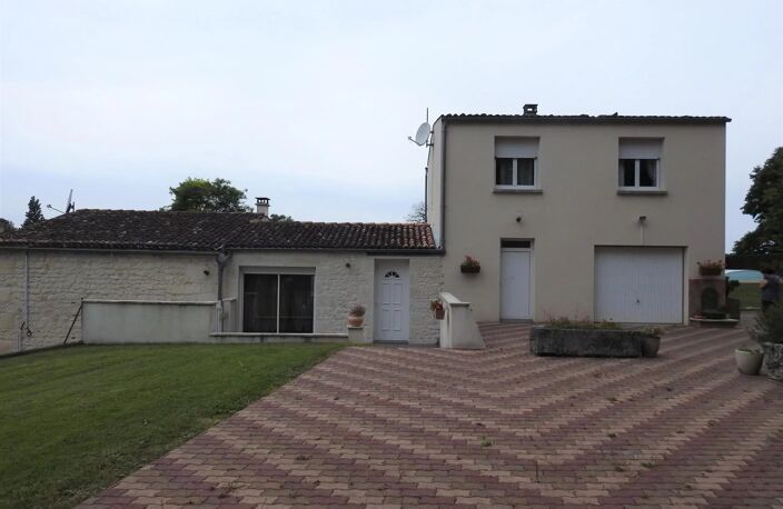 BELLE MAISON CHARENTAISE SUR TROIS NIVEAUX — photo 5