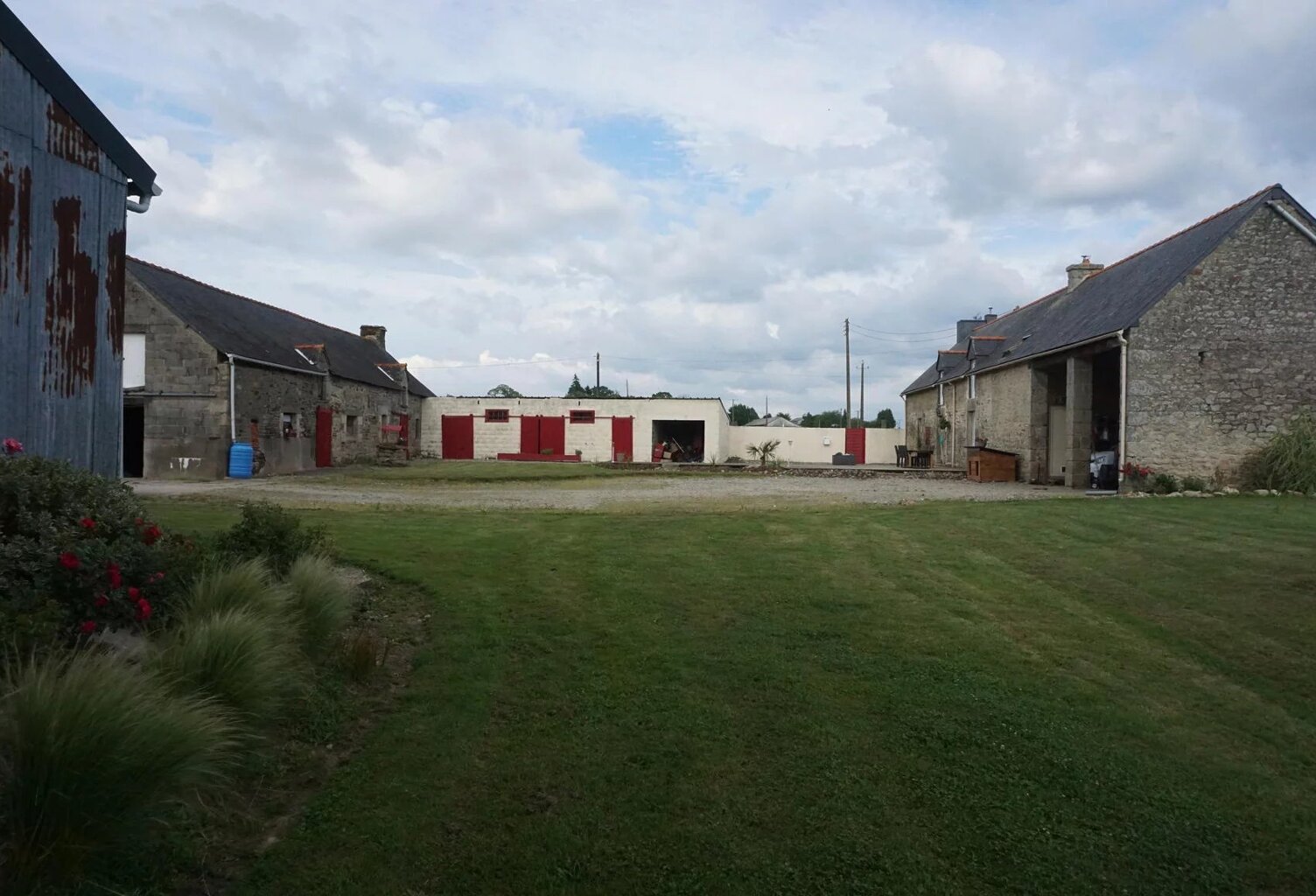 MAISON EN PIERRE SPACIEUSE ET CALME — photo 1