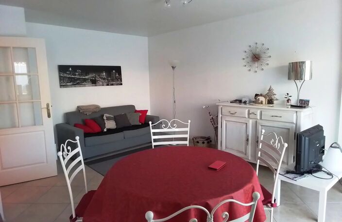 Bien vendu : Appartement  Carqueiranne (83320) — photo 2