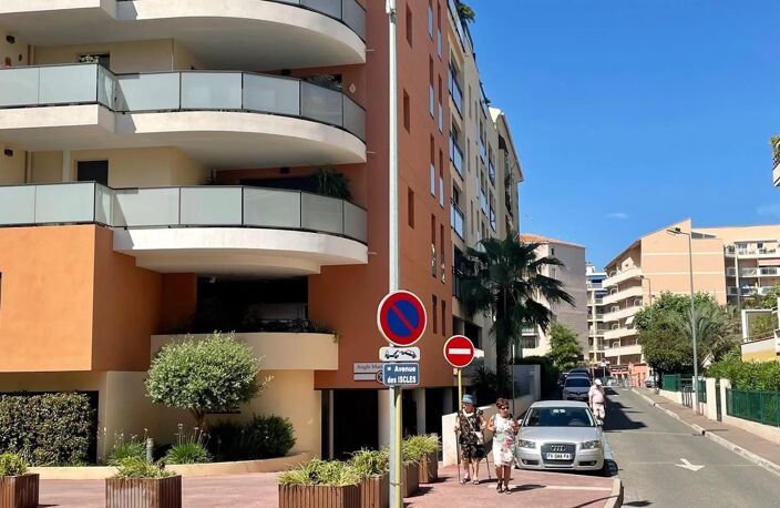 SAINT RAPHAEL - T2 CENTRE VILLE TOUT-A-PIED. — photo 4