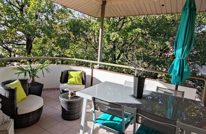 APPARTEMENT 3 CHAMBRES - TERRASSE - CAVE — photo 2