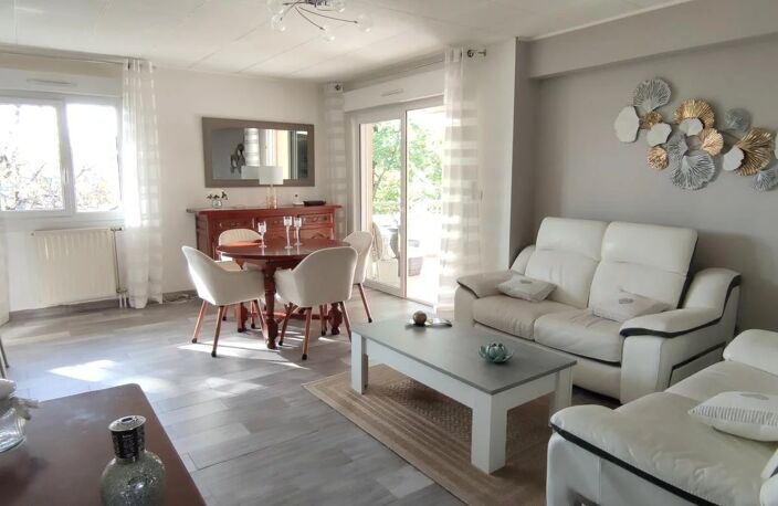 APPARTEMENT 3 CHAMBRES - TERRASSE - CAVE — photo 3