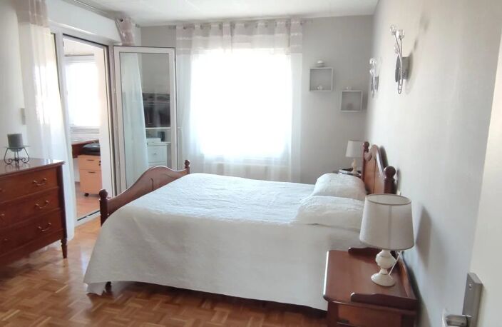 APPARTEMENT 3 CHAMBRES - TERRASSE - CAVE — photo 5