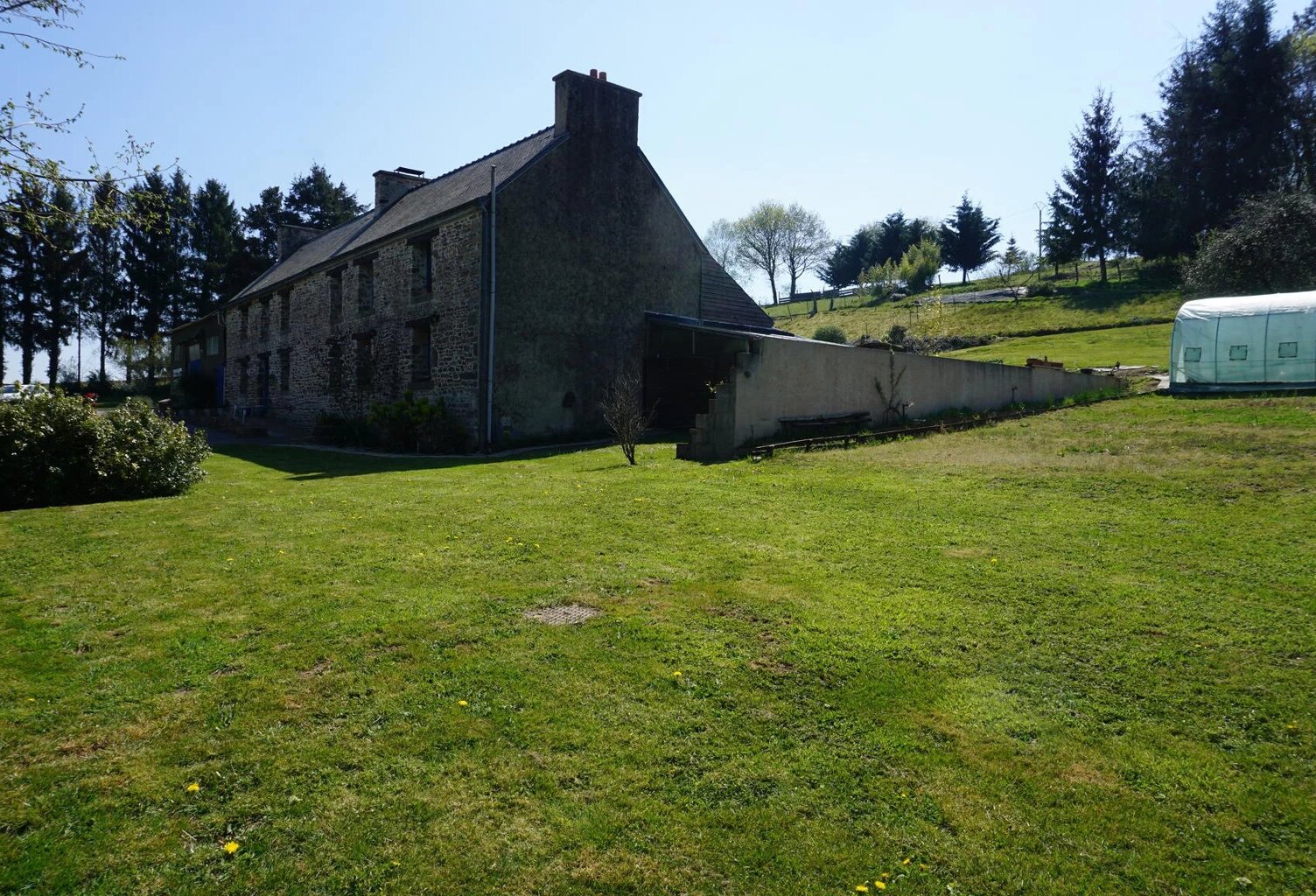 MAISON D'HÖTES EN PIERRE de 285m² SUR UN TERRAIN — photo 1