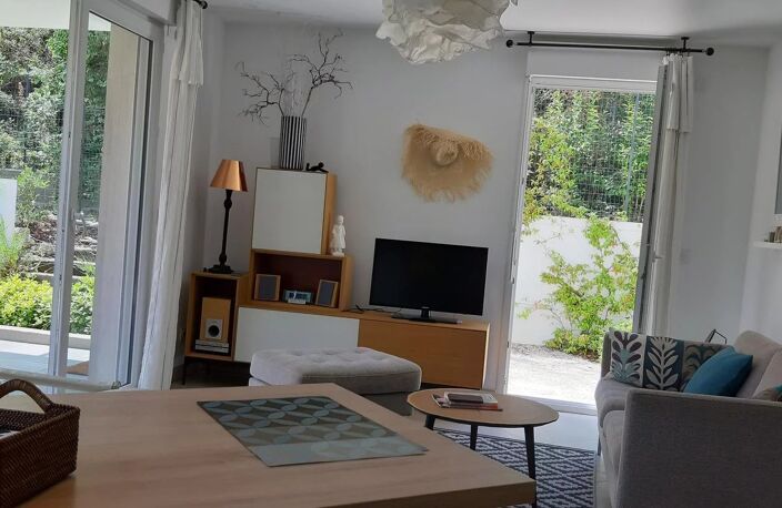 CAVALAIRE T3 REZ de JARDIN RESIDENCE RECENTE — photo 2