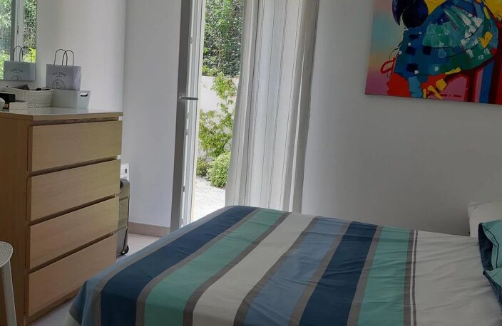 CAVALAIRE T3 REZ de JARDIN RESIDENCE RECENTE — photo 4
