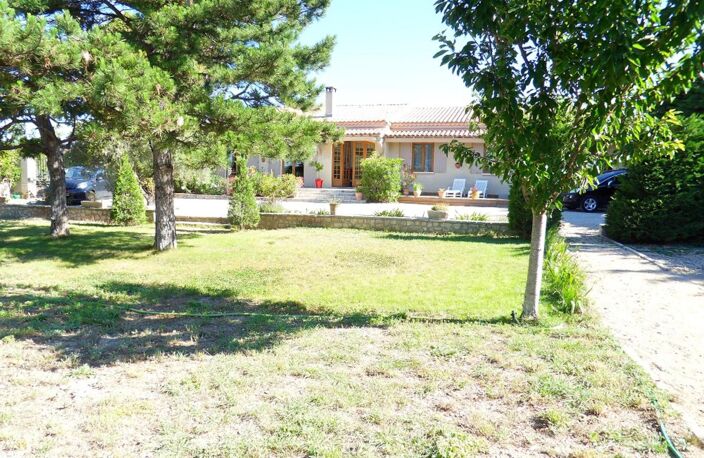 Bien vendu : Maison  Aureille (13930) — photo 2