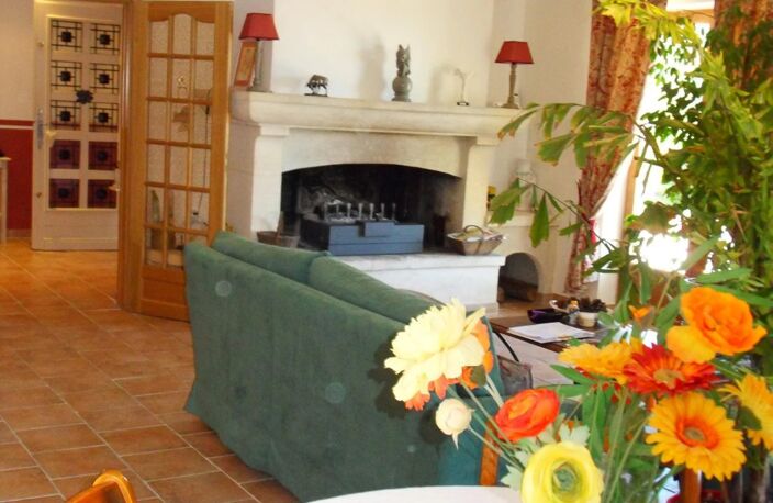 Bien vendu : Maison  Aureille (13930) — photo 4