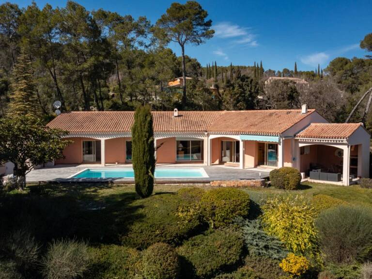 VILLA 240m² SUR UN PARC DE 6000 m² — photo 1