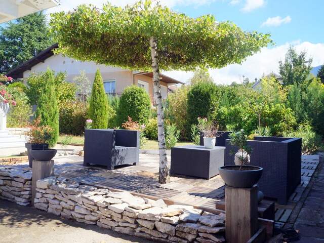 AIX LES BAINS, BELLE MAISON T5 AVEC PISCINE ET T2 — photo du bien