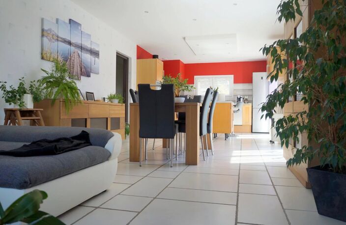 AIX LES BAINS, BELLE MAISON T5 AVEC PISCINE ET T2 — photo 4