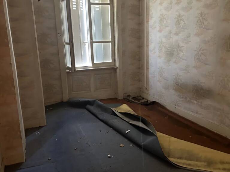 APPARTEMENT A RENOVER SECTEUR GARE — photo 1