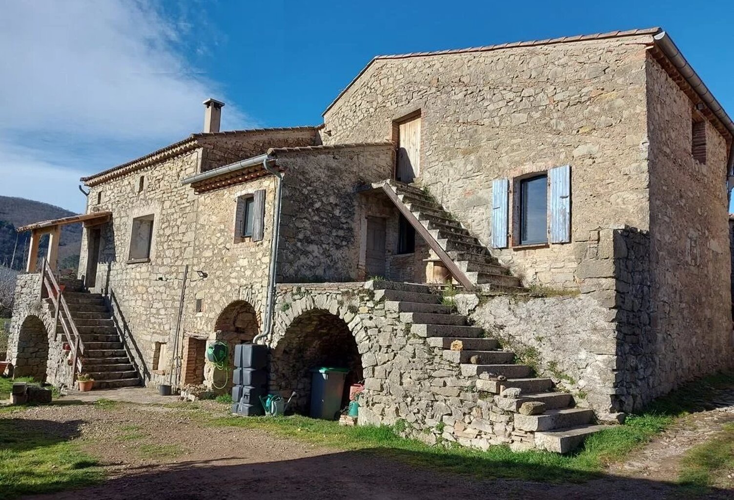 PROCHE ST AMBROIX, Mas 156 m² avec appartement, 1360 m² terrain — photo 1
