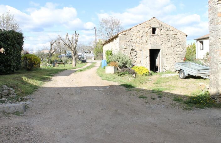 PROCHE ST AMBROIX, Mas 156 m² avec appartement, 1360 m² terrain — photo 2