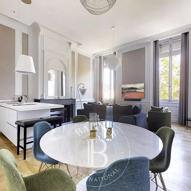 Appartement 2 pièces 2700 €