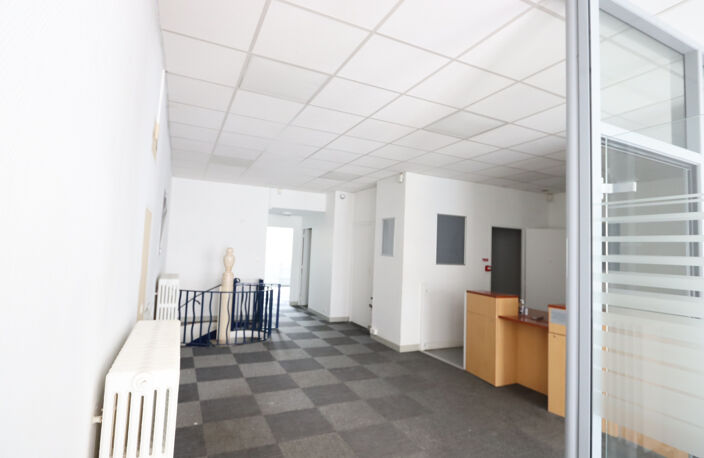 Grand local professionnel ou commercial au coeur du centre v — photo 2