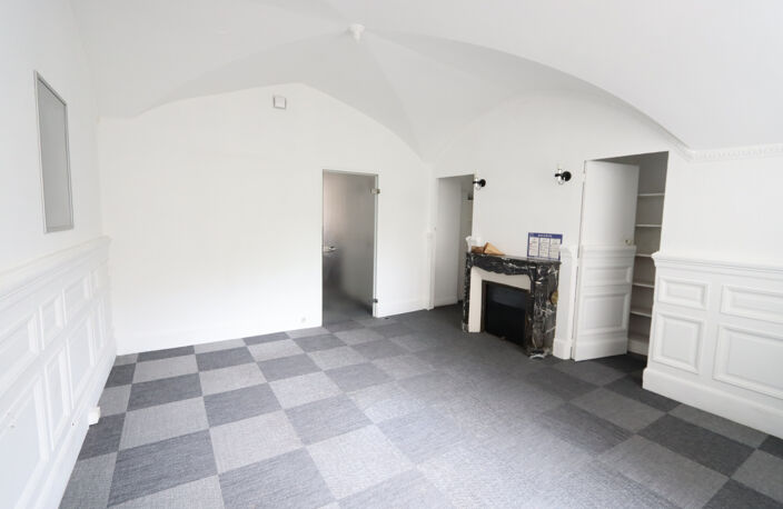 Grand local professionnel ou commercial au coeur du centre v — photo 3
