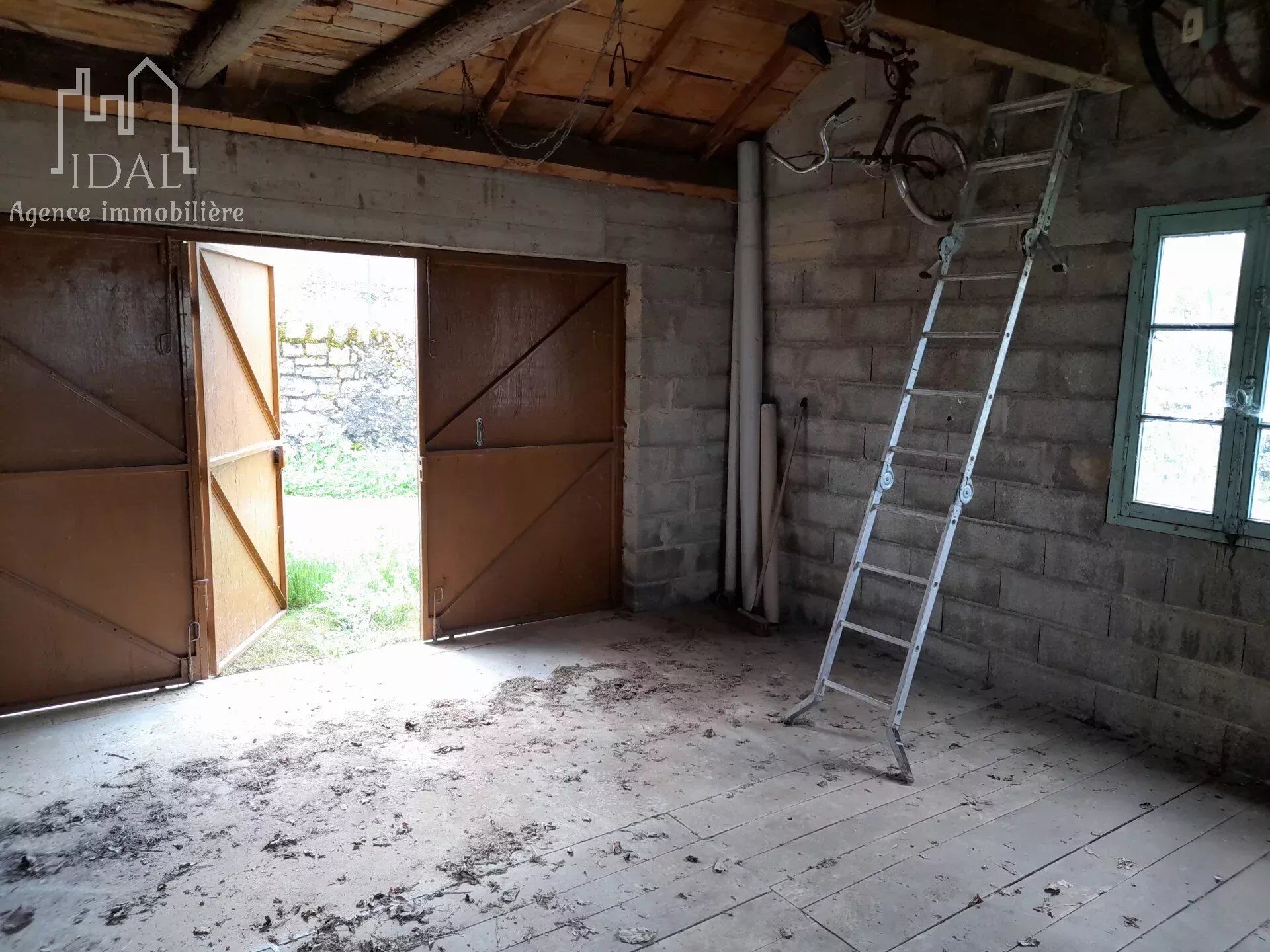 Photo Terrain constructible 394 m² avec garage. image 3/4