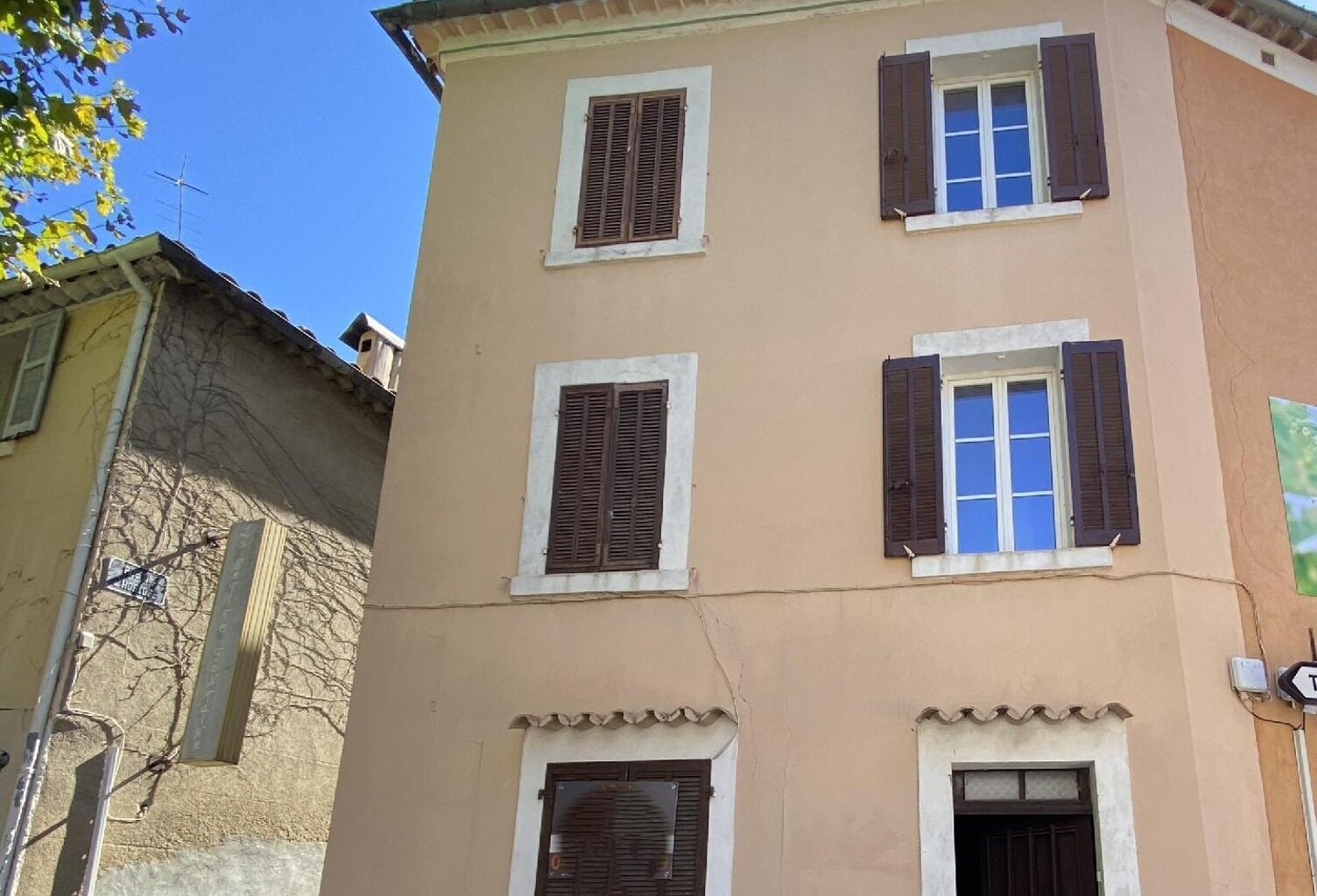 Villa — photo 1