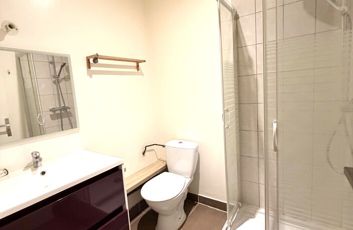 Location appartement 3 pièces 28 m² à Le Coteau (42120) — photo 2